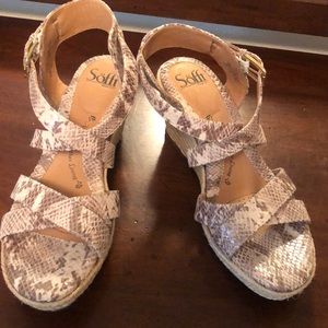 NWOB Sofft 8.5 snakeskin print platform espadrille wedge sandals